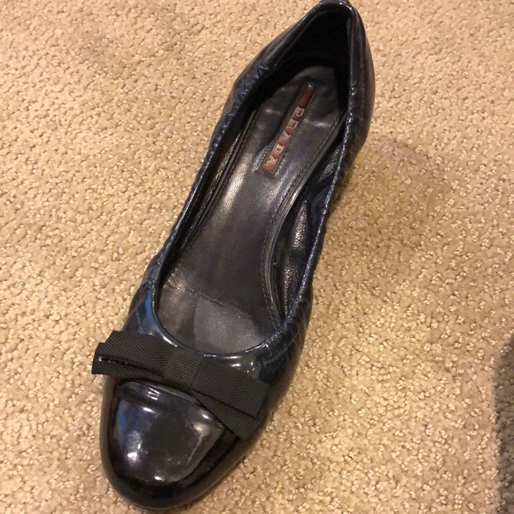 Prada pump - navy and black patent leather - Picture 3 of 5